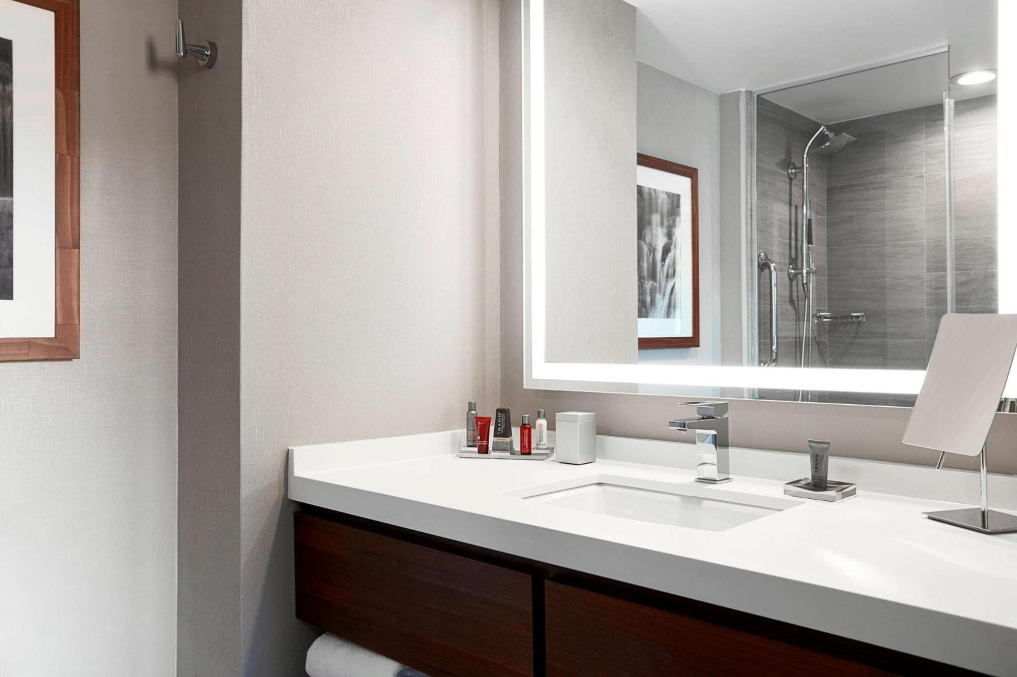 Ithaca Marriott Downtown On The Commons Hotell Exteriör bild